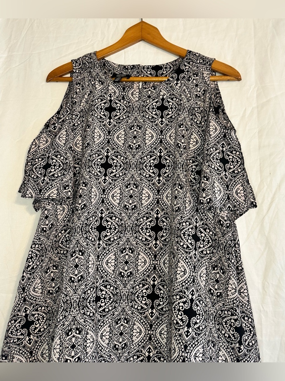 Jones New York Signature Women’s Blouse Pattern Black/Cream Short Sleeve size M - Picture 2 of 10